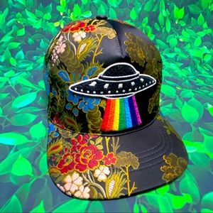 GUCCI UFO GARDENS FLORAL CAP HAT (L)/(59) - New